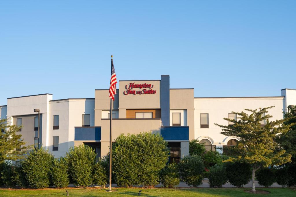 a building with an american flag in front of it at Hampton Inn & Suites Boise-Meridian in Meridian