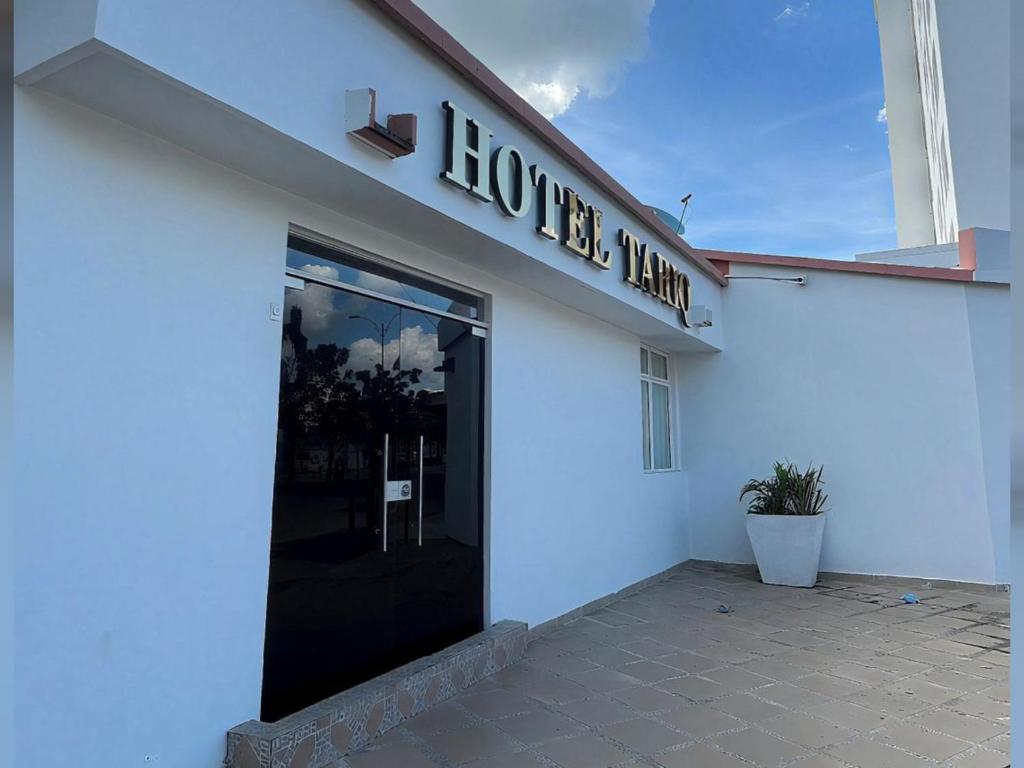a hotel sign on the side of a building at Hotel Tariq Monteria in Montería