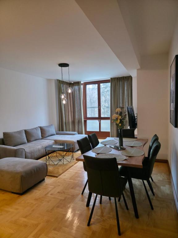 Apartmani Central 2 &amp; Free Parking 1