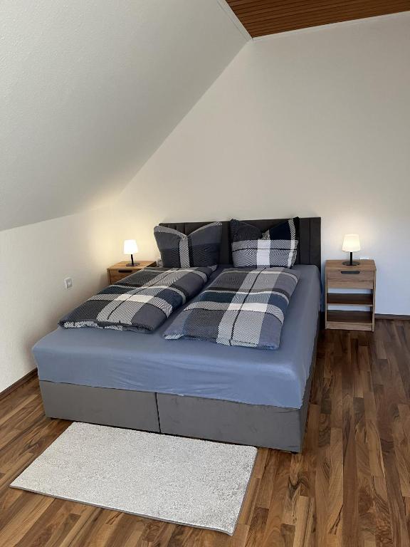 a bed with black and white pillows in a bedroom at Bückeburg Living in Bückeburg