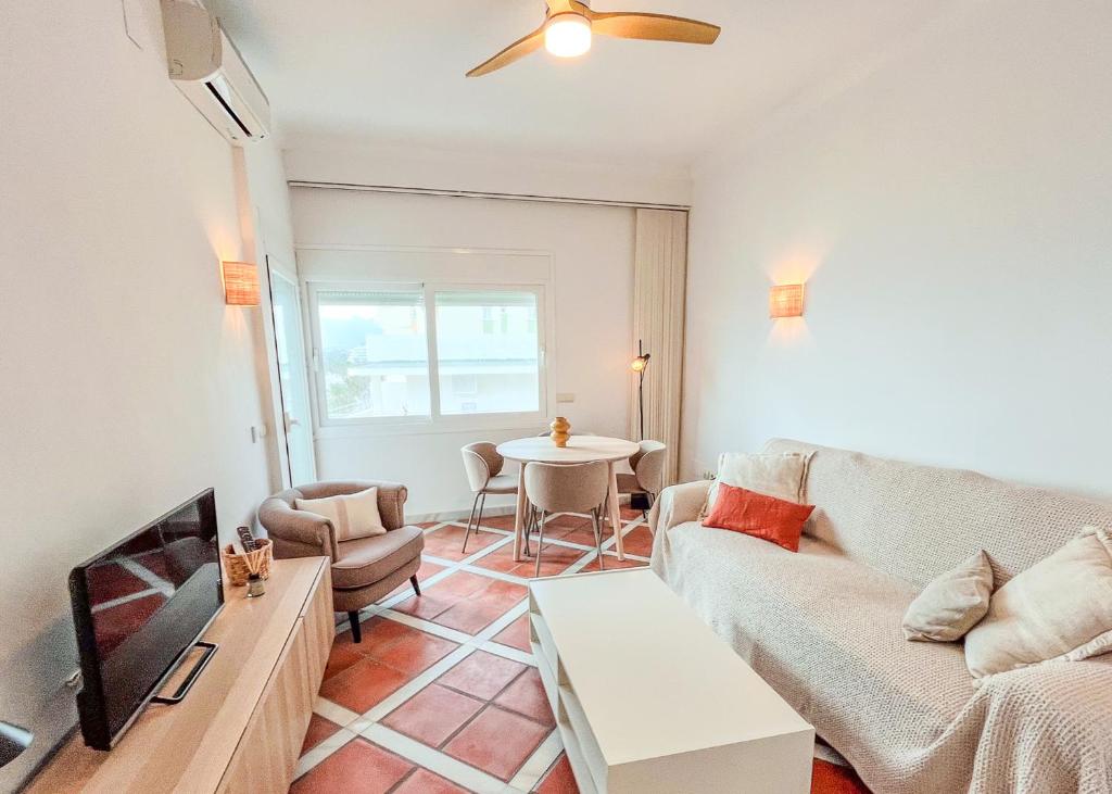 Skol 536 - Great One Bed Apartment with Wonderful Sea View.
