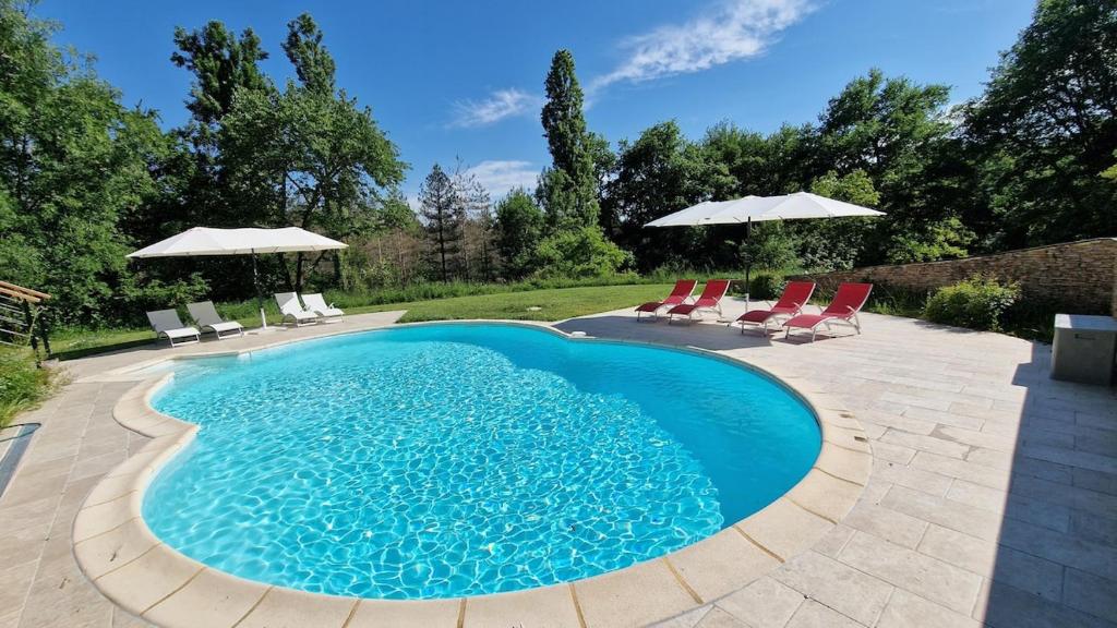 4 Star Gascon Retreat with Pool and Tennis court
