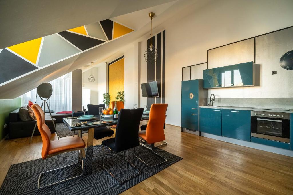 3BR Apartment with Balcony near Naschmarkt City Center