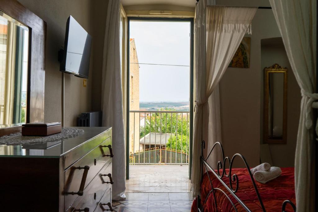 a room with a door open to a balcony at Casa di Nonna Nì - Due alloggi con scala interna condivisa in Portocannone