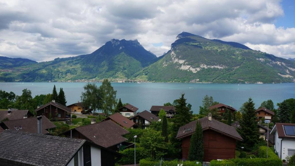a view of a town with a lake and mountains at Studio Lake View Faulensee in Faulensee