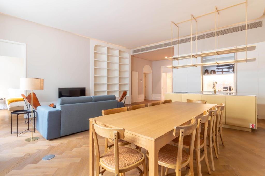 Entreparedes House