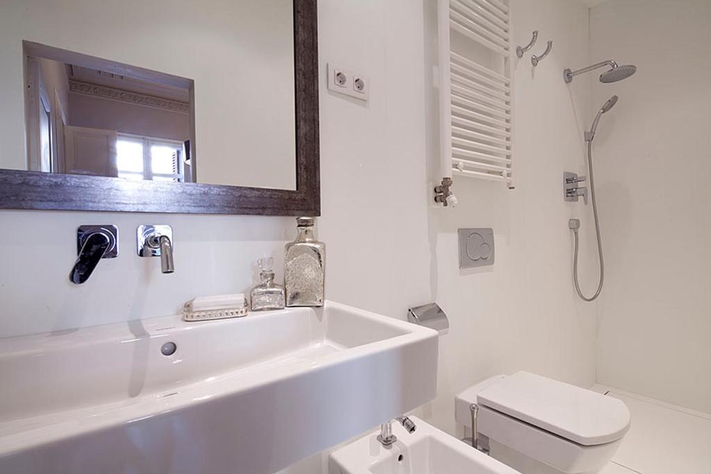 Kúpeľňa v ubytovaní Apartment Barcelona Rentals - Rambla de Catalunya Center
