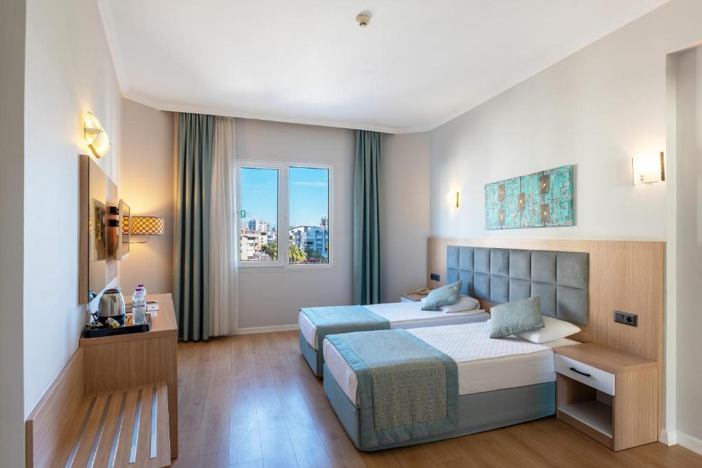 تصویر اتاق‌های Adonis Hotel - تصویر ۲