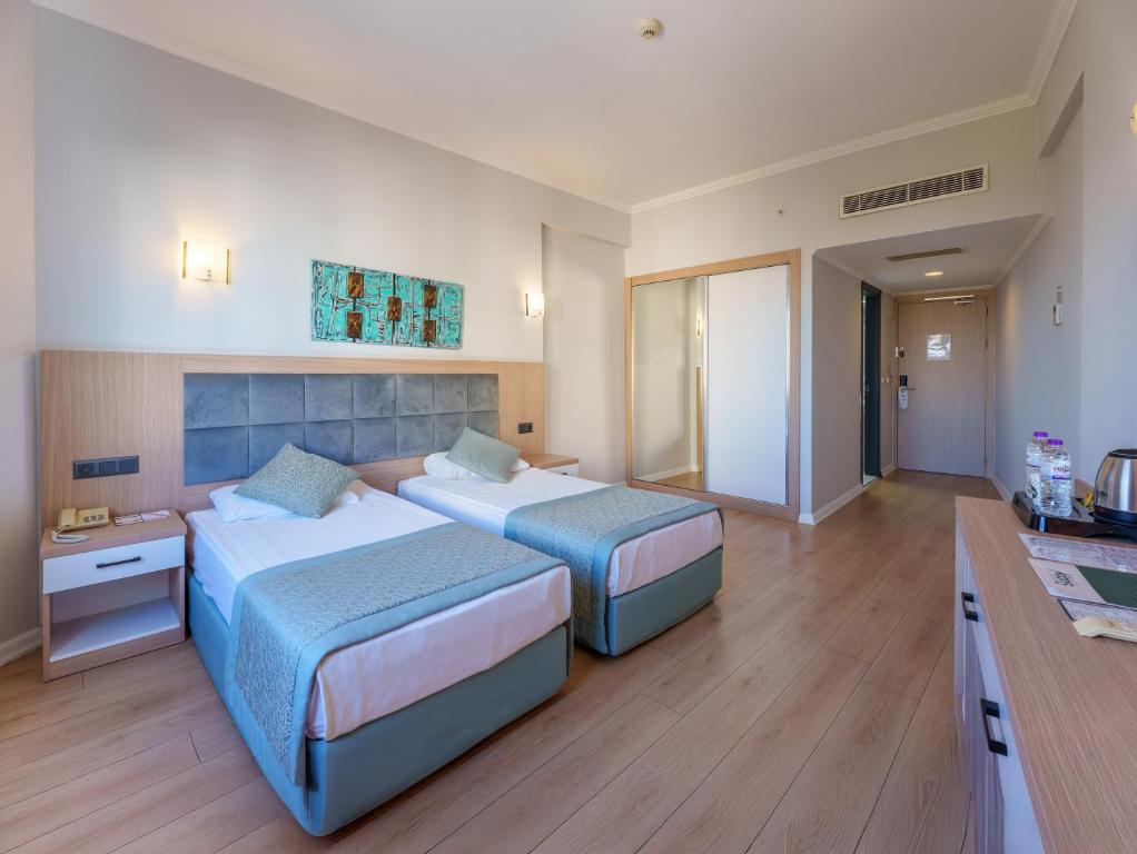 فضای داخلی Adonis Hotel در آنتالیا - تصویر ۳