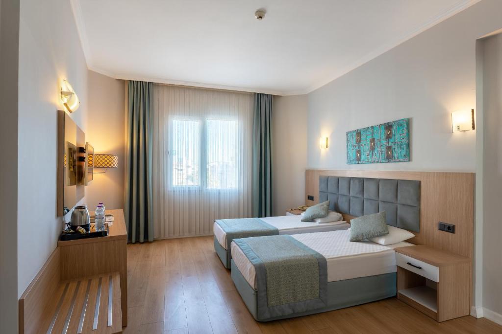 امکانات Adonis Hotel - تصویر ۴