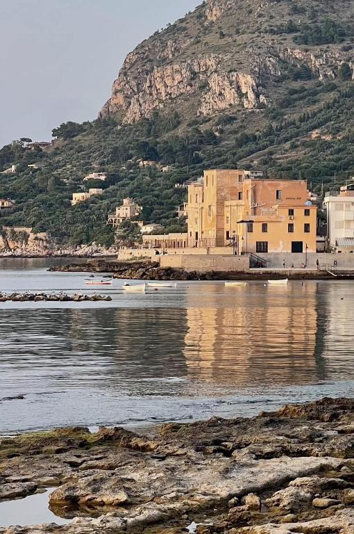 a group of buildings on the shore of a body of water at Come A To Casa in Aspra