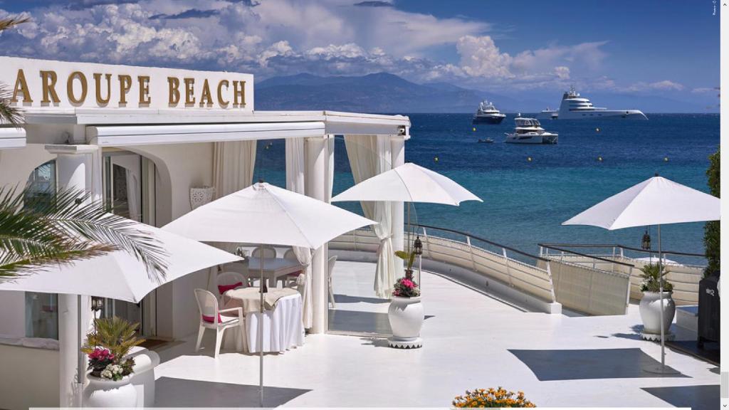 Villa pieds dans l'eau au Cap d'Antibes