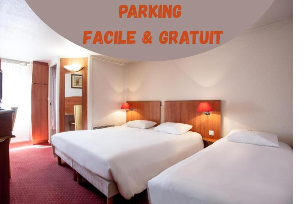 two beds in a hotel room with the words parking flexible and friendly at Hôtel Inn Design Mâcon Nord - Sancé in Mâcon