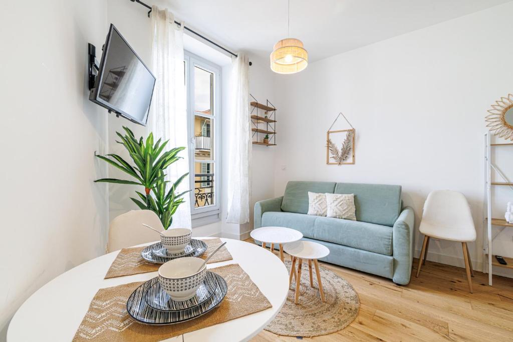 Charming City Center Studio 402