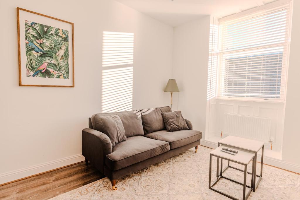 Barnet House Serviced Apartments - Deluxe One-Bedroom Apartment