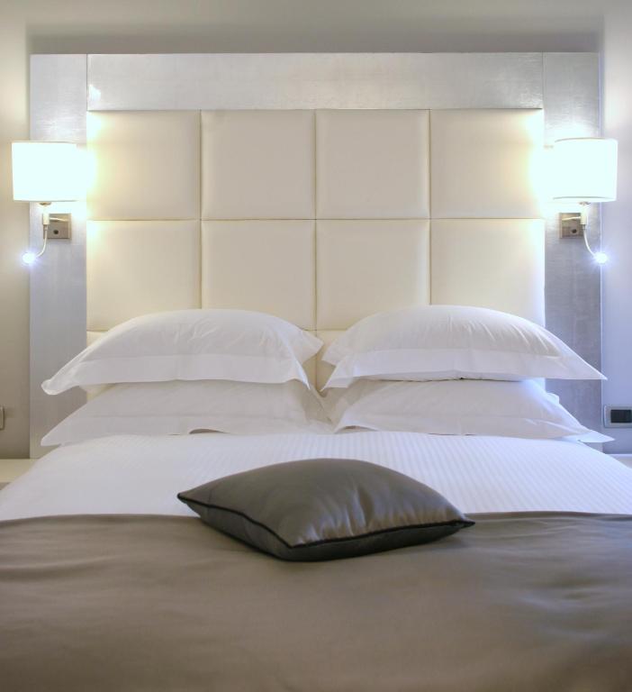 Palazzo Caracciolo Naples - Resim 41