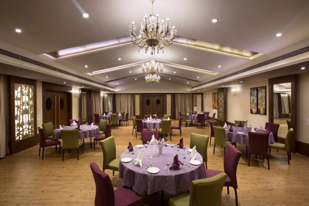 Restaurace v ubytování Purple Palms Resort & Spa