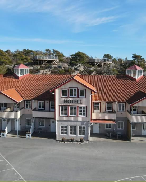 a hotel with a parking lot in front of it at GrebbestadFjorden vandrarhem in Grebbestad
