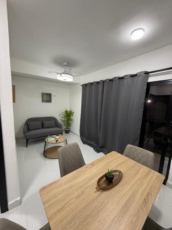 a living room with a table and a couch at Moon Apartamento C2 in San Cristóbal