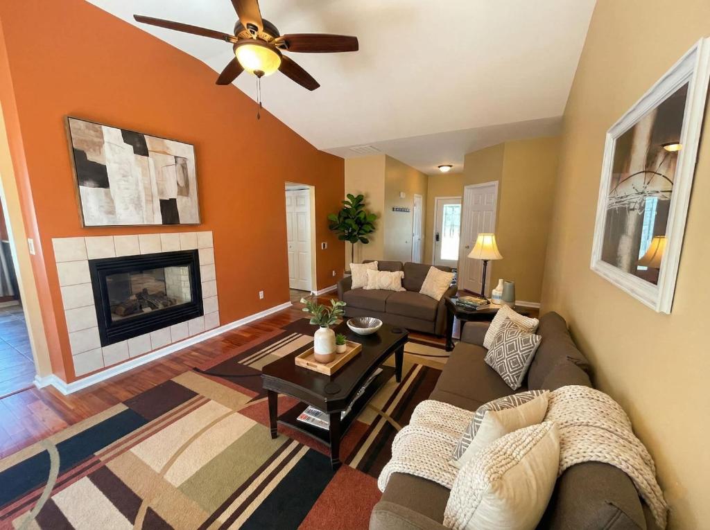 a living room with a couch and a fireplace at Charming Ranch Retreat in Bear Delaware in Bear
