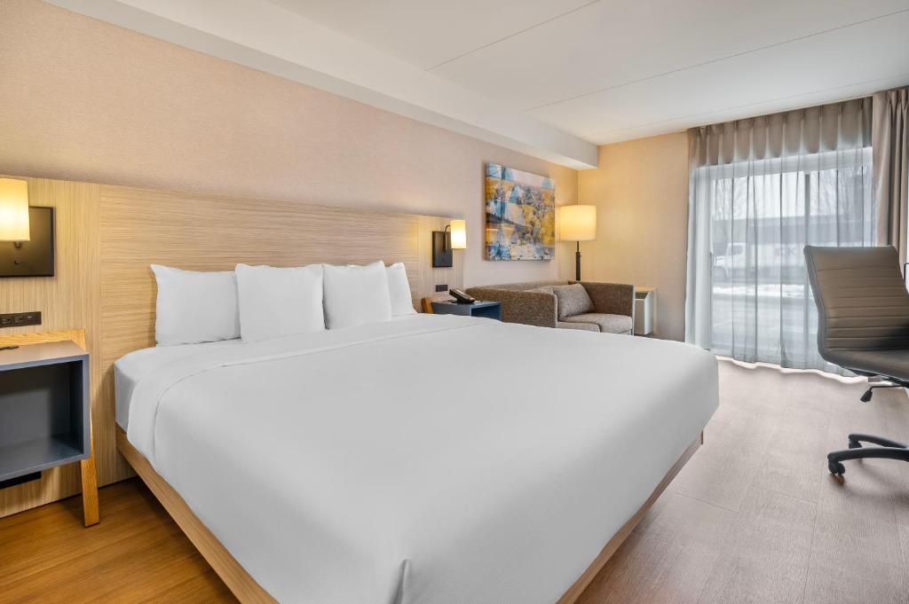 Travel Proud Sustainability certification Comfort Inn Montreal - Laval - Highway 15 - 特大床房 - 无障碍