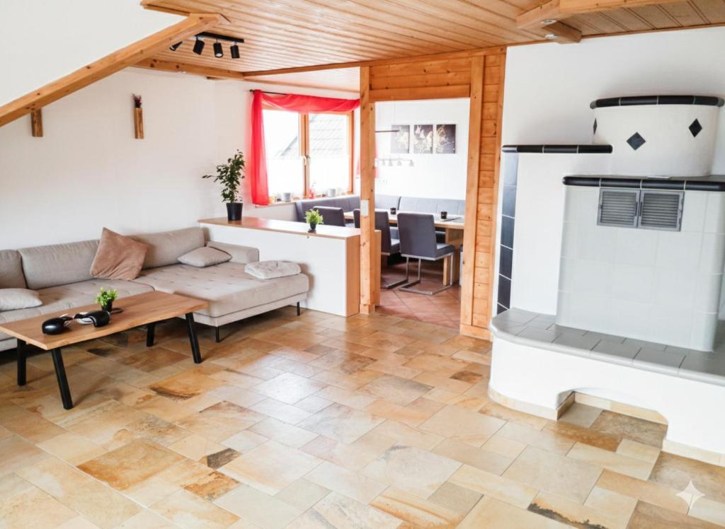 a living room with a couch and a table at Große Ferienwohnung nähe dem schönen Seenland in Merkendorf