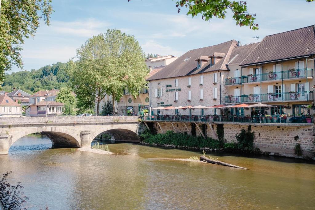 a bridge over a river in a town at Best Western Le Pont d'Or in Figeac