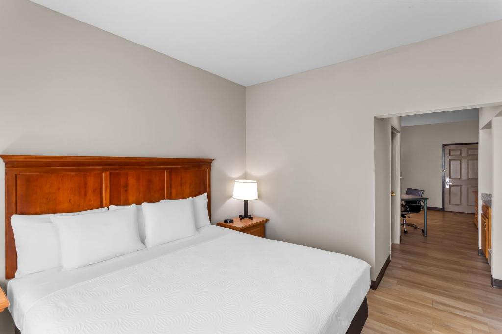 Country Inn & Suites by Radisson, Beckley, WV - Suite King Con Sofá Cama - Se Admiten Mascotas