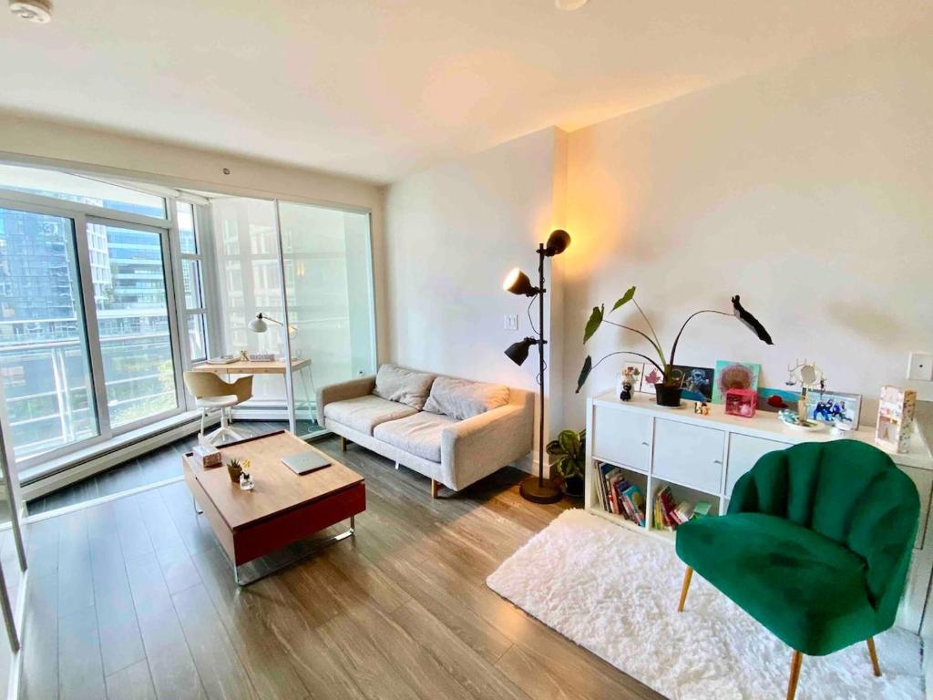 21 Days Minimum - Luxury and Modern Downtown Apartment with Parking ...