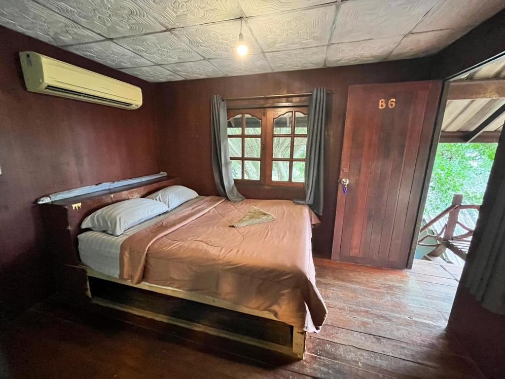 a bedroom with a large bed in a room at Chaloklum Belvedere B6 in Ko Phangan
