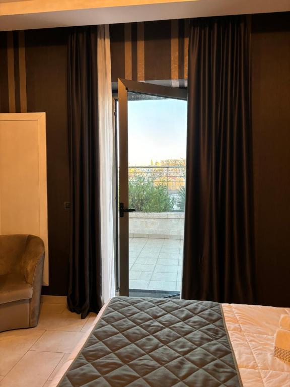 Hotel Donna Crescenza - Deluxe Double Room With Balcony