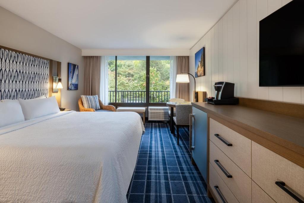 Holiday Inn Bar Harbor Regency Hotel, an IHG Hotel - 