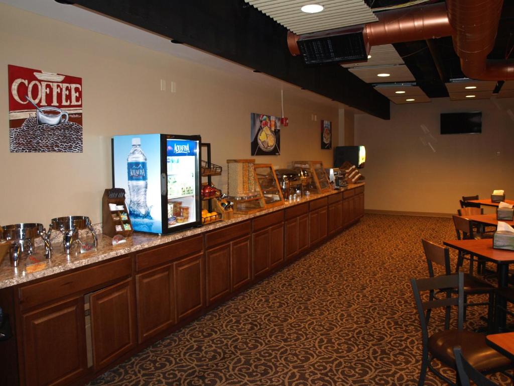 Lounge nebo bar v ubytování Hotel at Batavia Downs