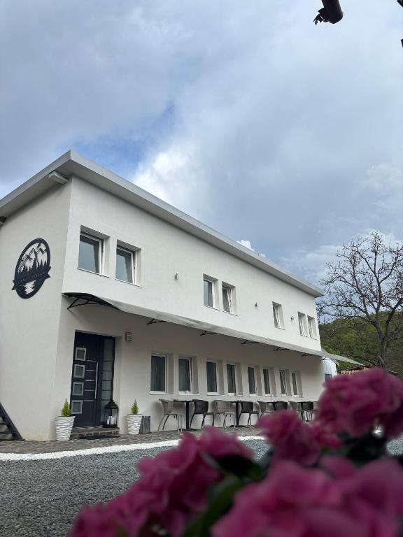 a building with tables and chairs in front of it at CASA HOBAN in Baia Mare