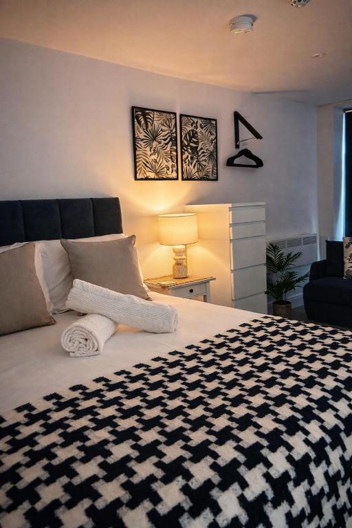 a bedroom with a bed with a black and white blanket at Studio 2 - Eign St Hereford in Hereford