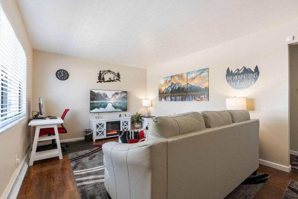a living room with a couch and a table at Akron 2 Bed 1 Bath Mountain Oasis Dog Friendly in Akron