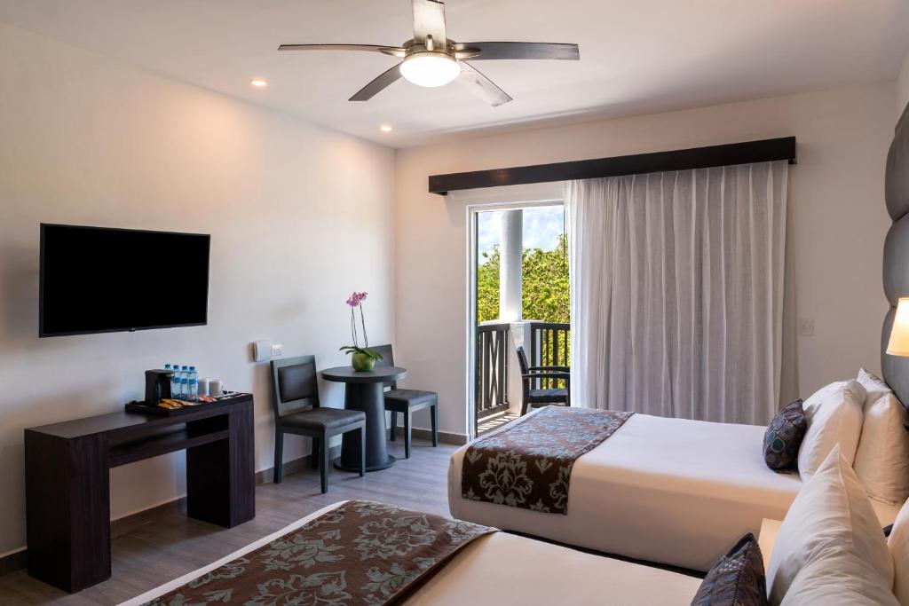 Karisma - Azul Beach Resort The Fives