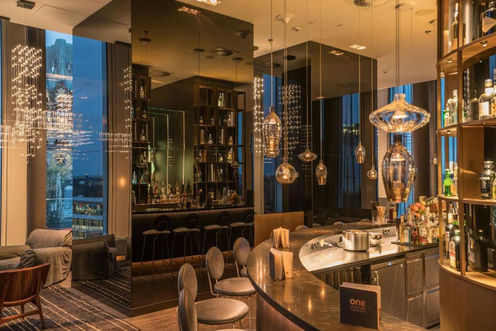 Motel One Berlin-Upper West - 18