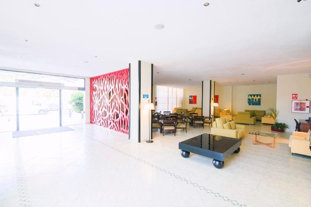 Posezení v ubytování azuLine Hotel Pacific
