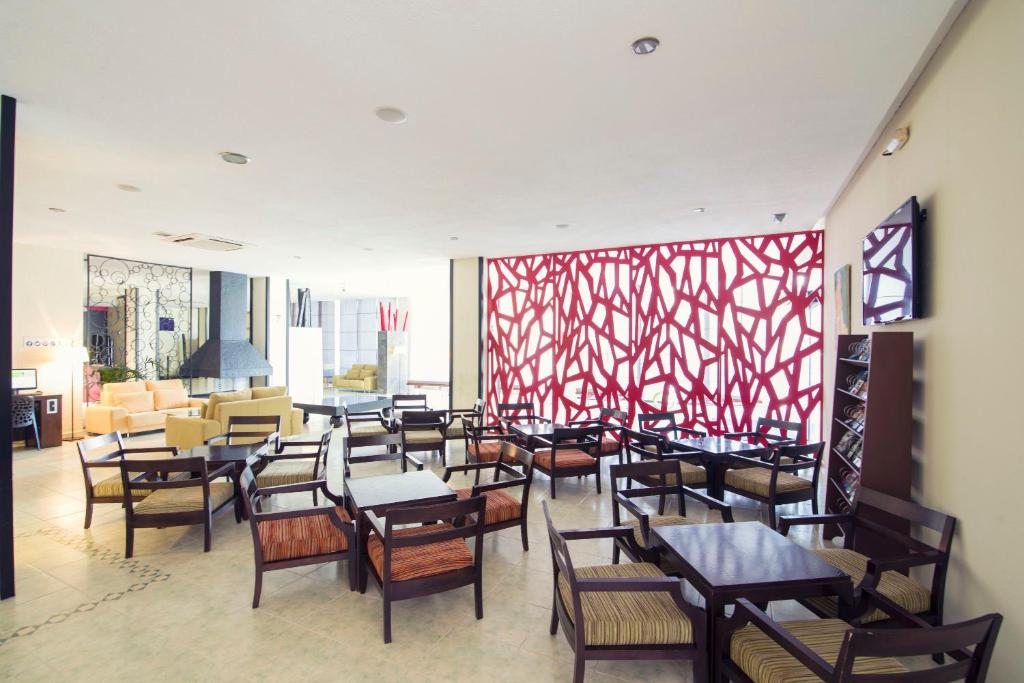 TV a/nebo společenská místnost v ubytování azuLine Hotel Pacific