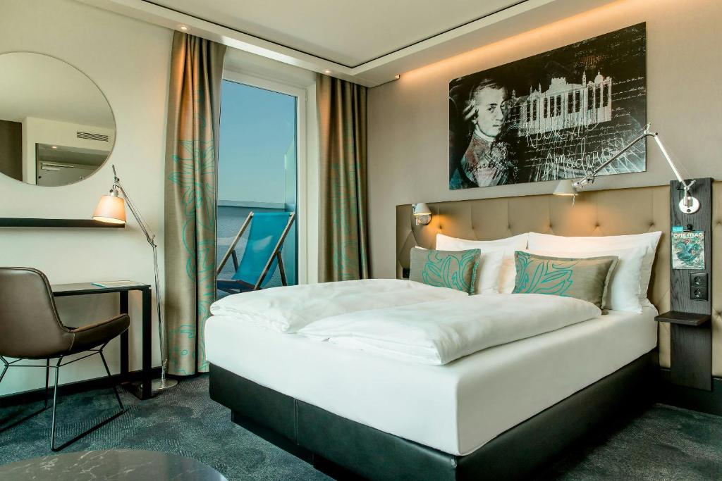 Motel One Salzburg-Mirabell - 1