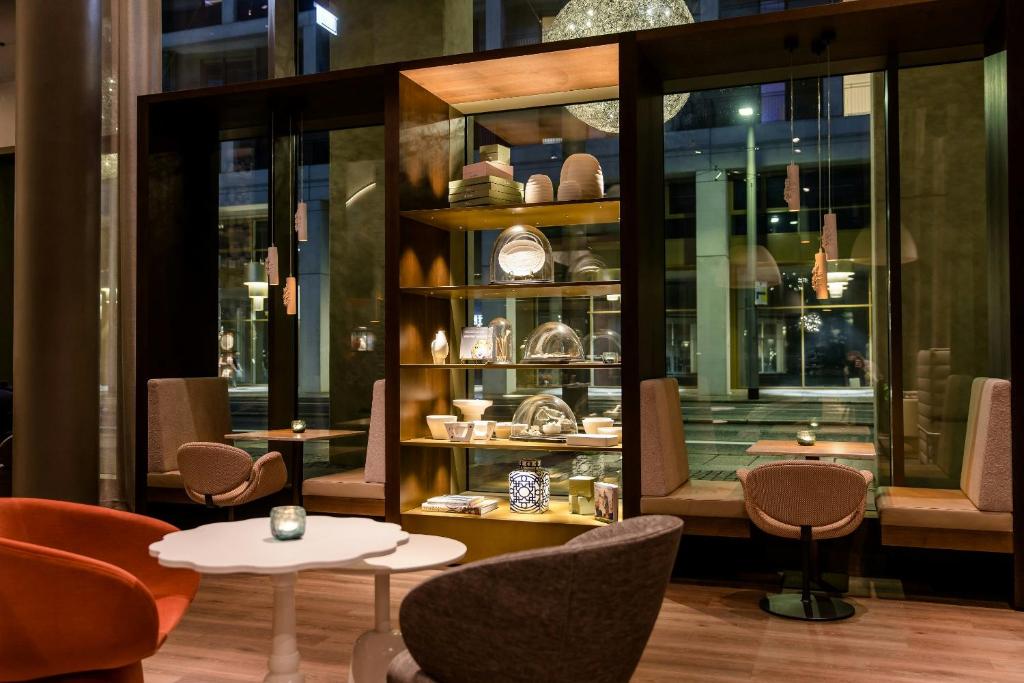 Motel One Dresden am Zwinger - 13