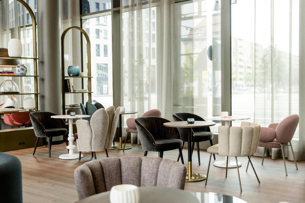 Motel One Dresden am Zwinger - 11