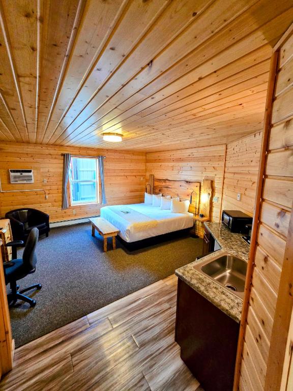 Alpine Lodge - King Suite
