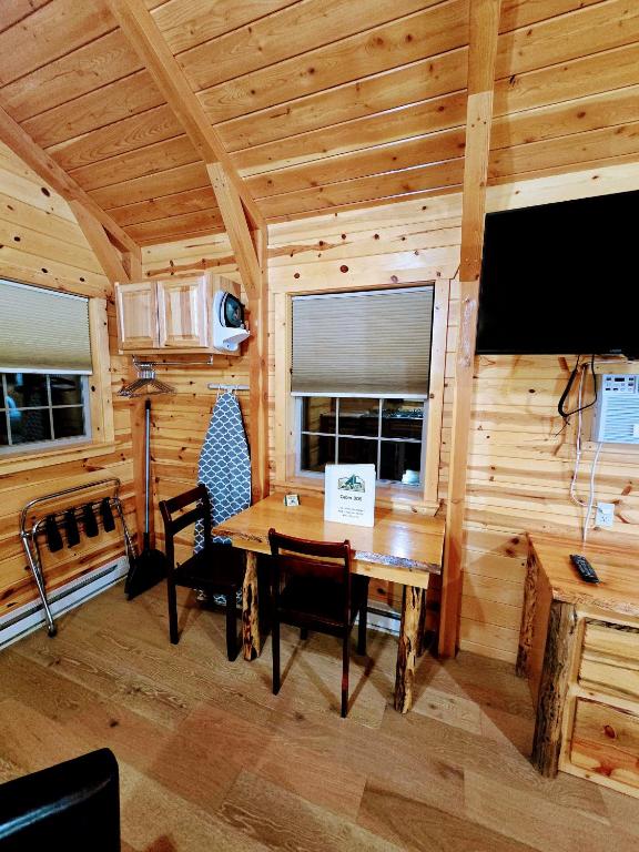 Alpine Lodge - Deluxe Kingsuite
