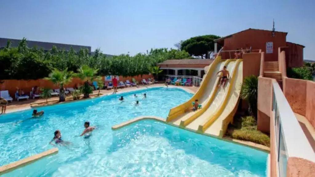 ZEcamping 3 parc aquatique piscine à 2km de la plage animaux acceptés