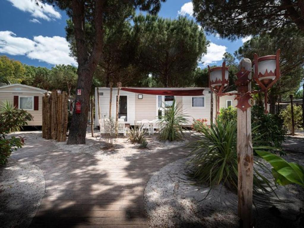Mobil-home 5 pers avec terrasse à Agde - API-1-52-829