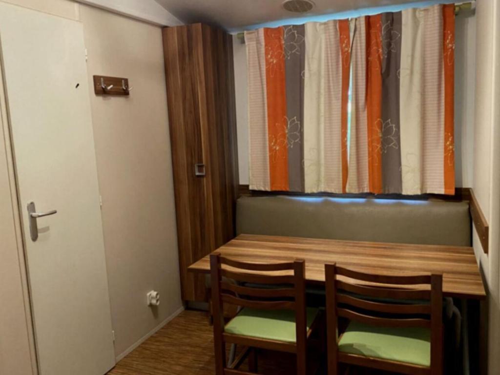 Mobil Home avec Terrasse, 2 Chambres, 4 Pers. - API-1-52-840