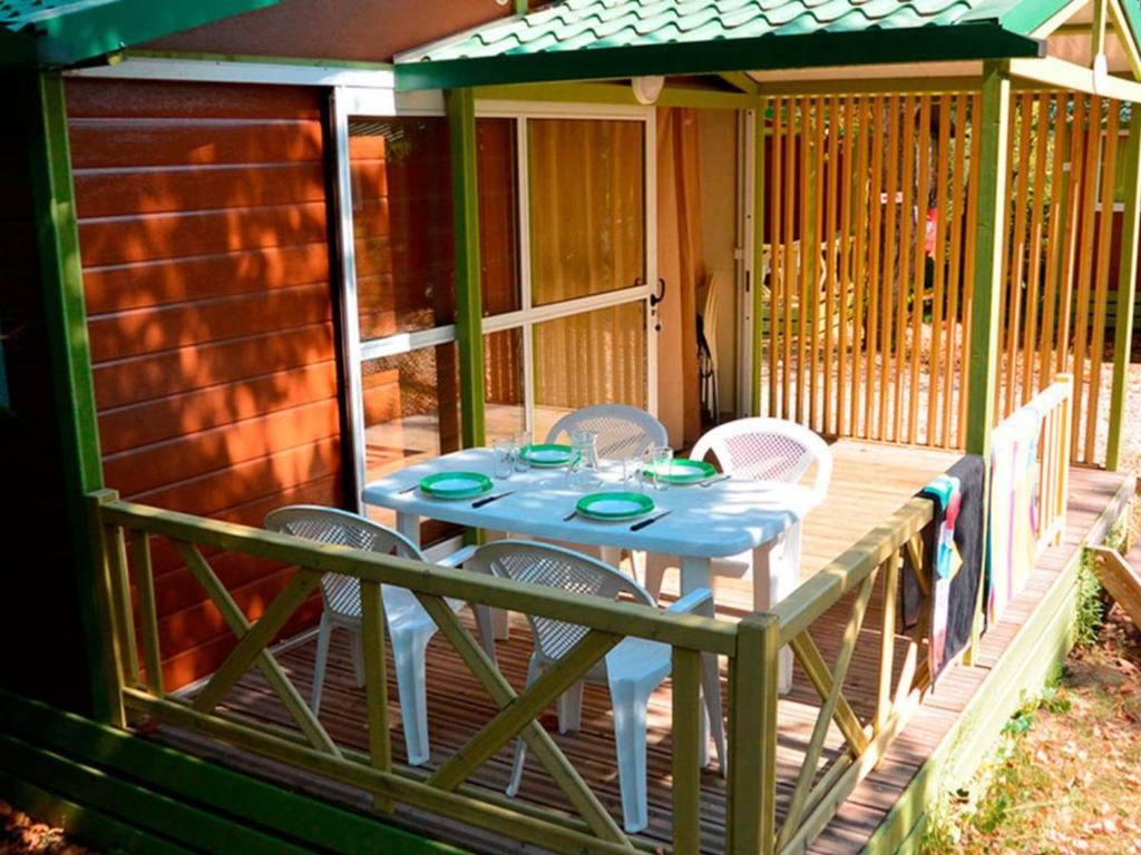 Chalet cosy avec terrasse - 1 chambre, 2 personnes - API-1-52-804