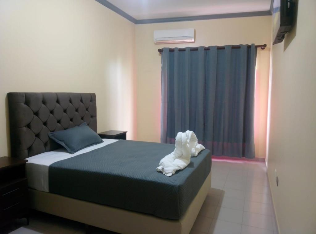 Llit o llits en una habitació de ApartHotel Redentor